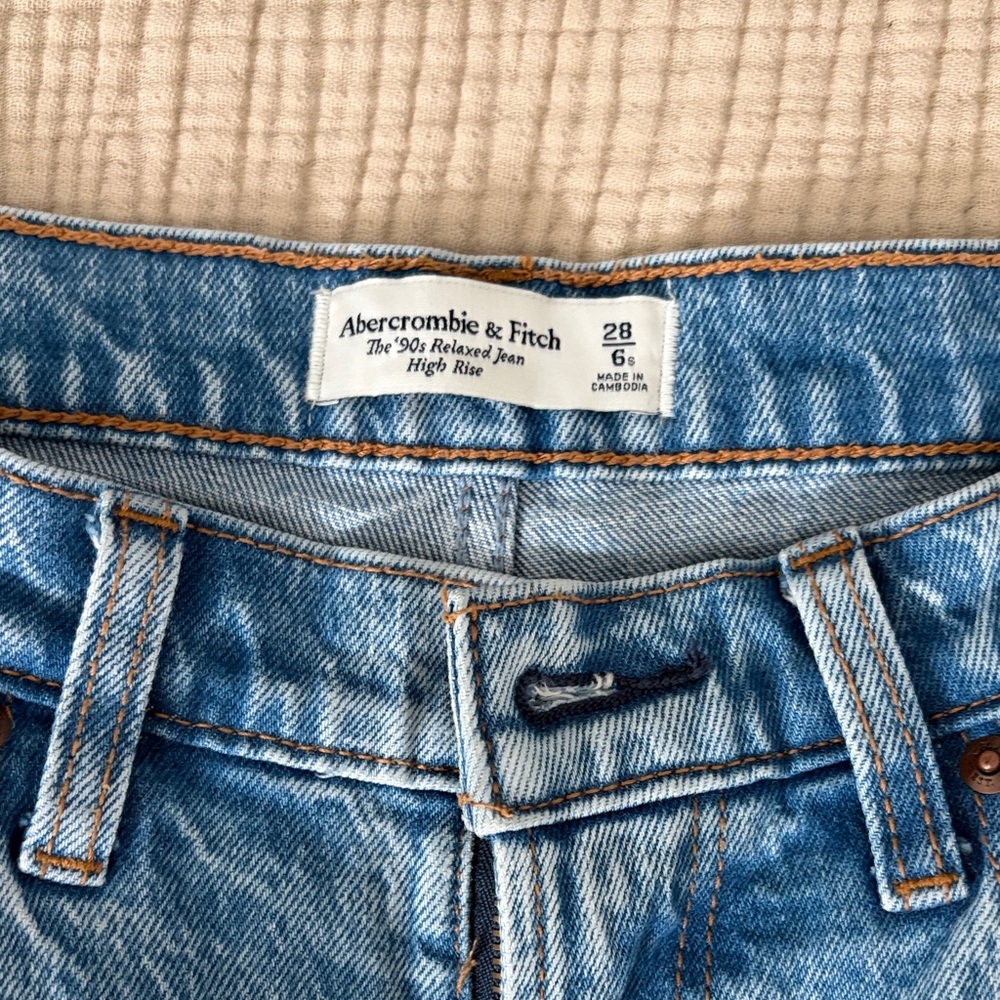 Abercrombie & Fitch Women's High Rise 90s Relaxed Jean